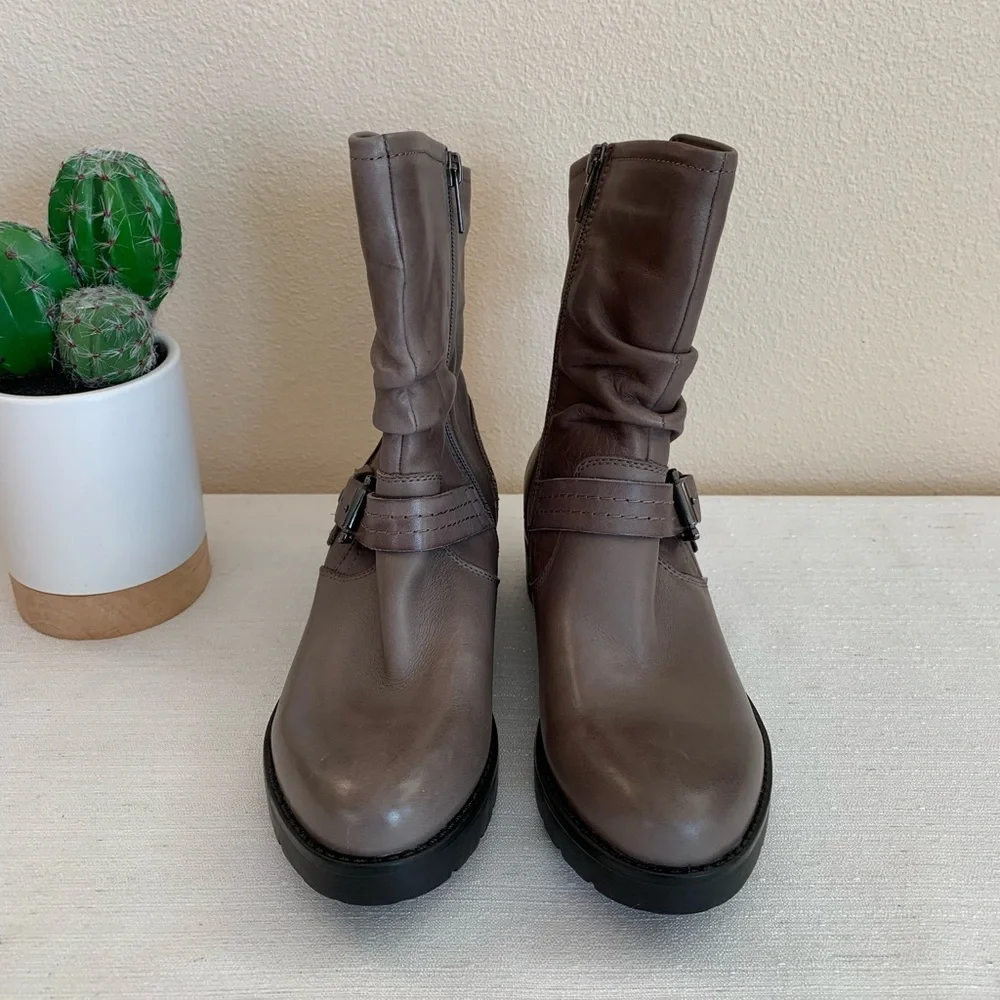 Earth Talus Grey Taupe Leather Ankle Boots Woman’s 6B(M)